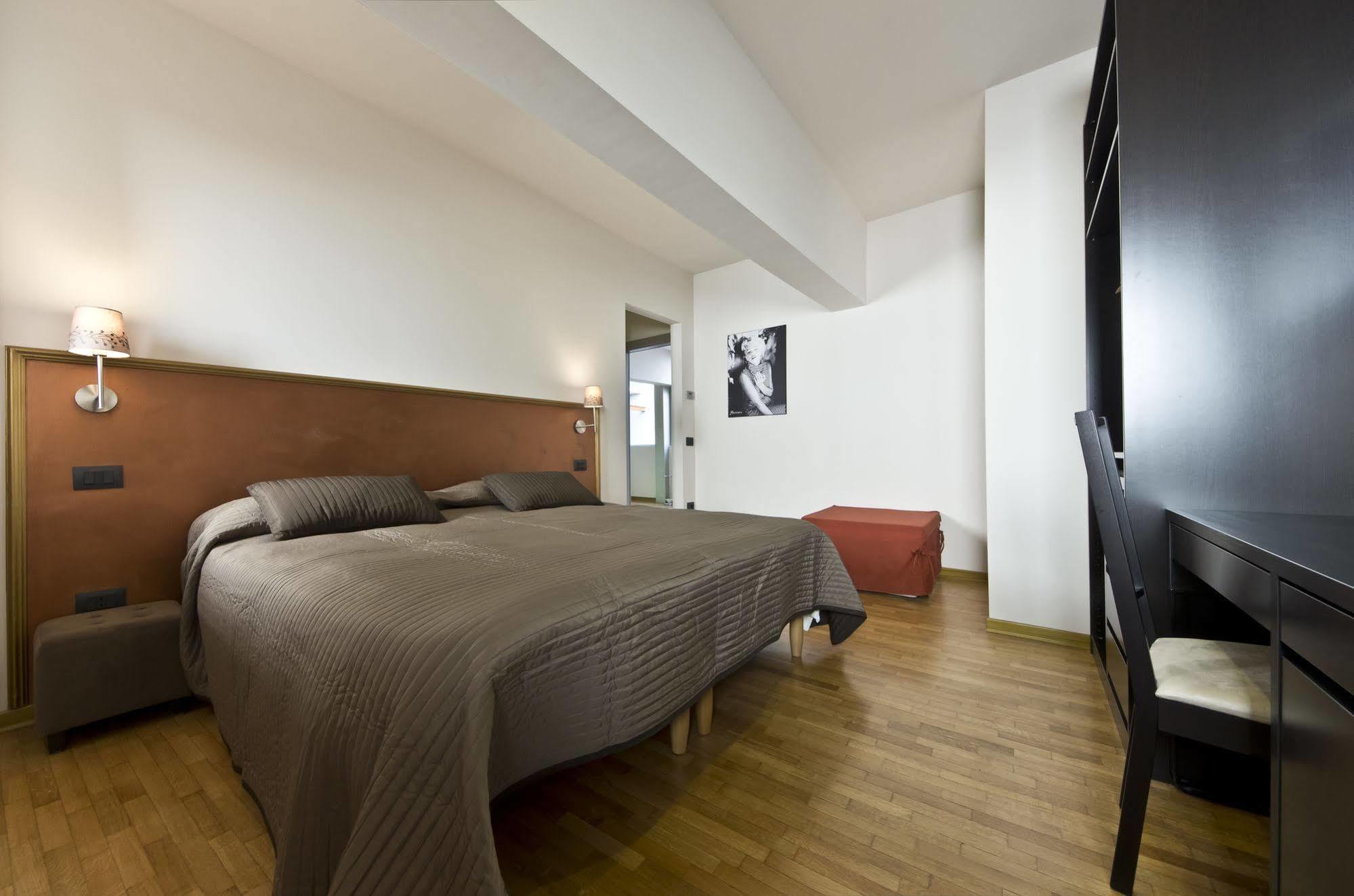 Siena Gallery - Rooms Only Екстер'єр фото